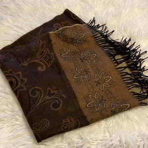 Women’s 🧣 brown color long 69” wide 28”